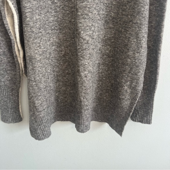 Athleta Turtleneck Sweater Merino Wool Gray White Colorblock Sz S Minimalist - Picture 11 of 11